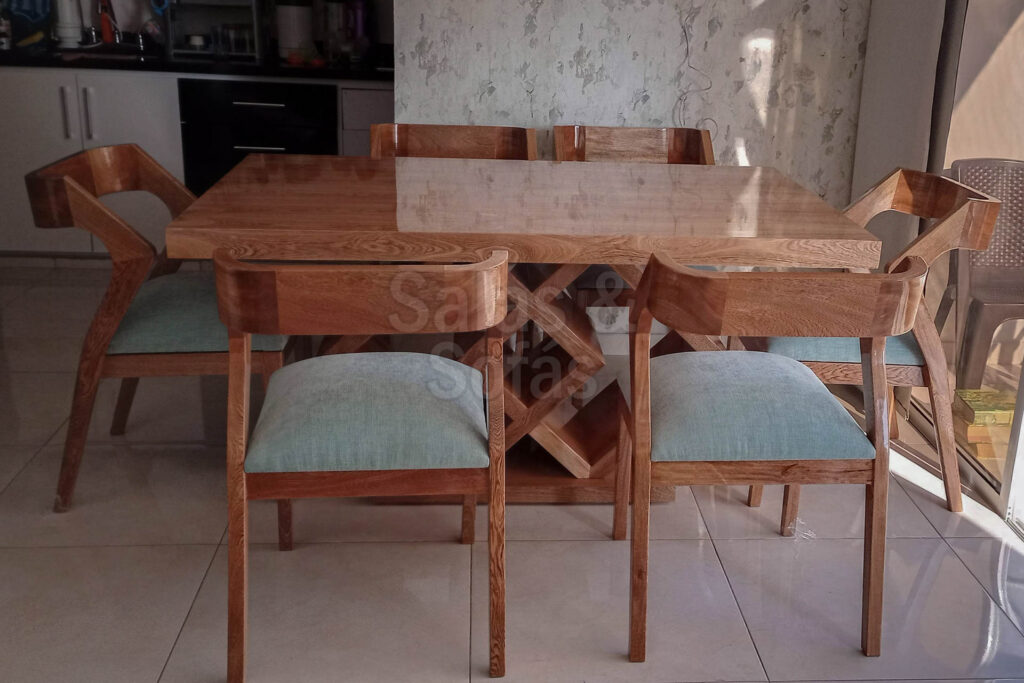 Arreglo de muebles de comedor