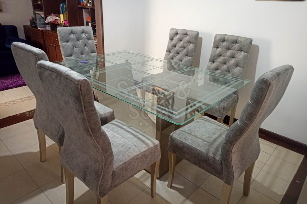 Arreglo de muebles de comedor